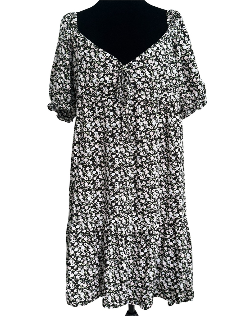Altar'd State Black and White Floral Puff-Sleeve Midi Dress. Size XL